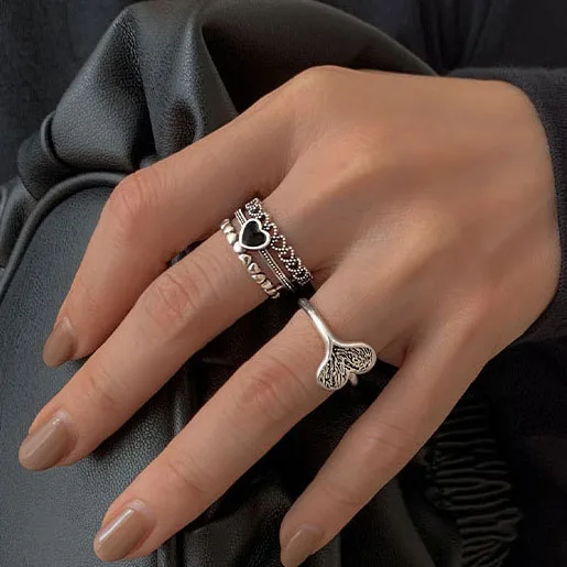 

Cool Personality Design Finger Rings For Women Fashion Jewelry Love Heart Shaped Silver Color Ring Ladies Jewellery Gifts