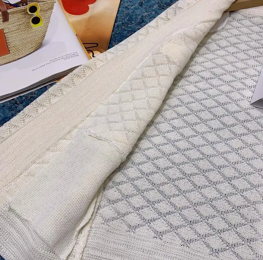 Женский трикотажный кардиган с V-образным вырезом черный или белый Повседневный