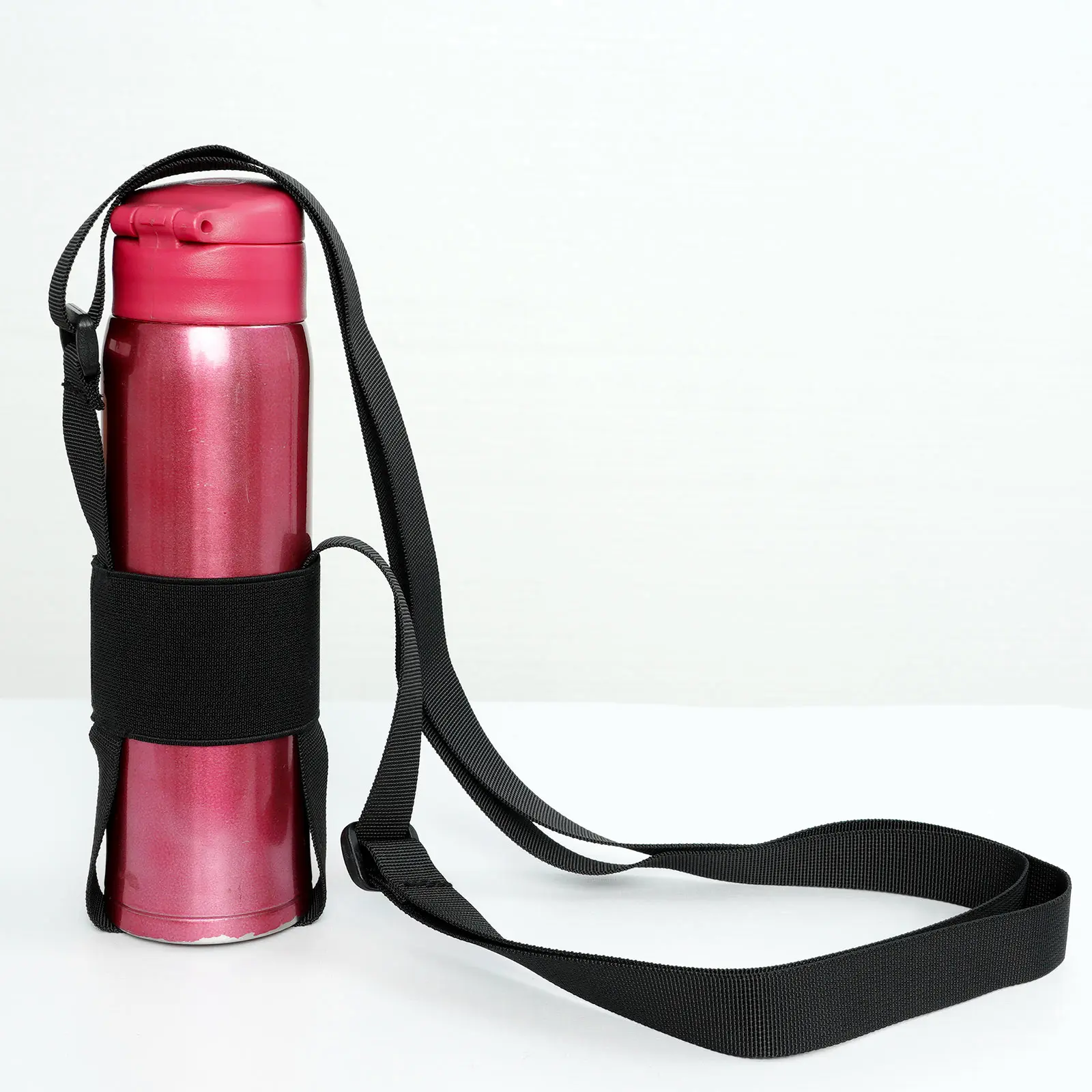 Черный нейлоновый ремешок для бутылки с водой регулируемый держатель