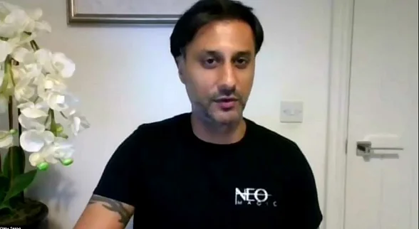 

2020 Vinny Sagoo - Magic Tricks