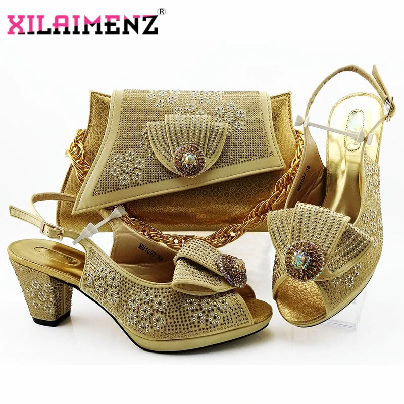 

Latest Fashion Nigerian Women Matching African Sandals and Bag Set Decorated with Rhinestone Italian Ladies Party Shoe