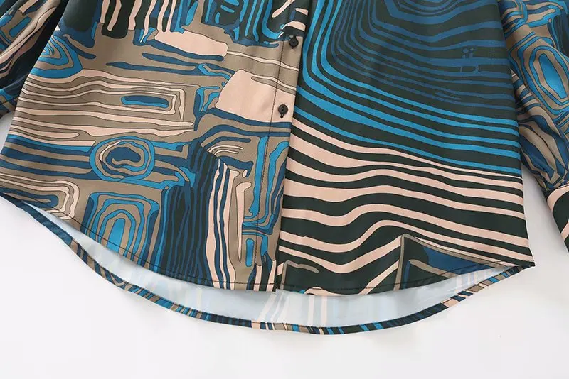 

Women Blouse Geometric Print Turn Down Collar Buttons Shirt 2021 Summer Chic Steetwear Loose Ladies Tops