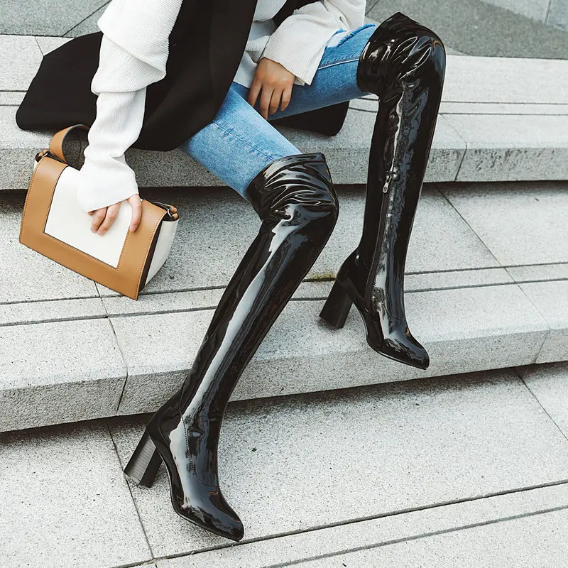 Модные сапоги выше колена из мягкой искусственной кожи высокие на высоком
