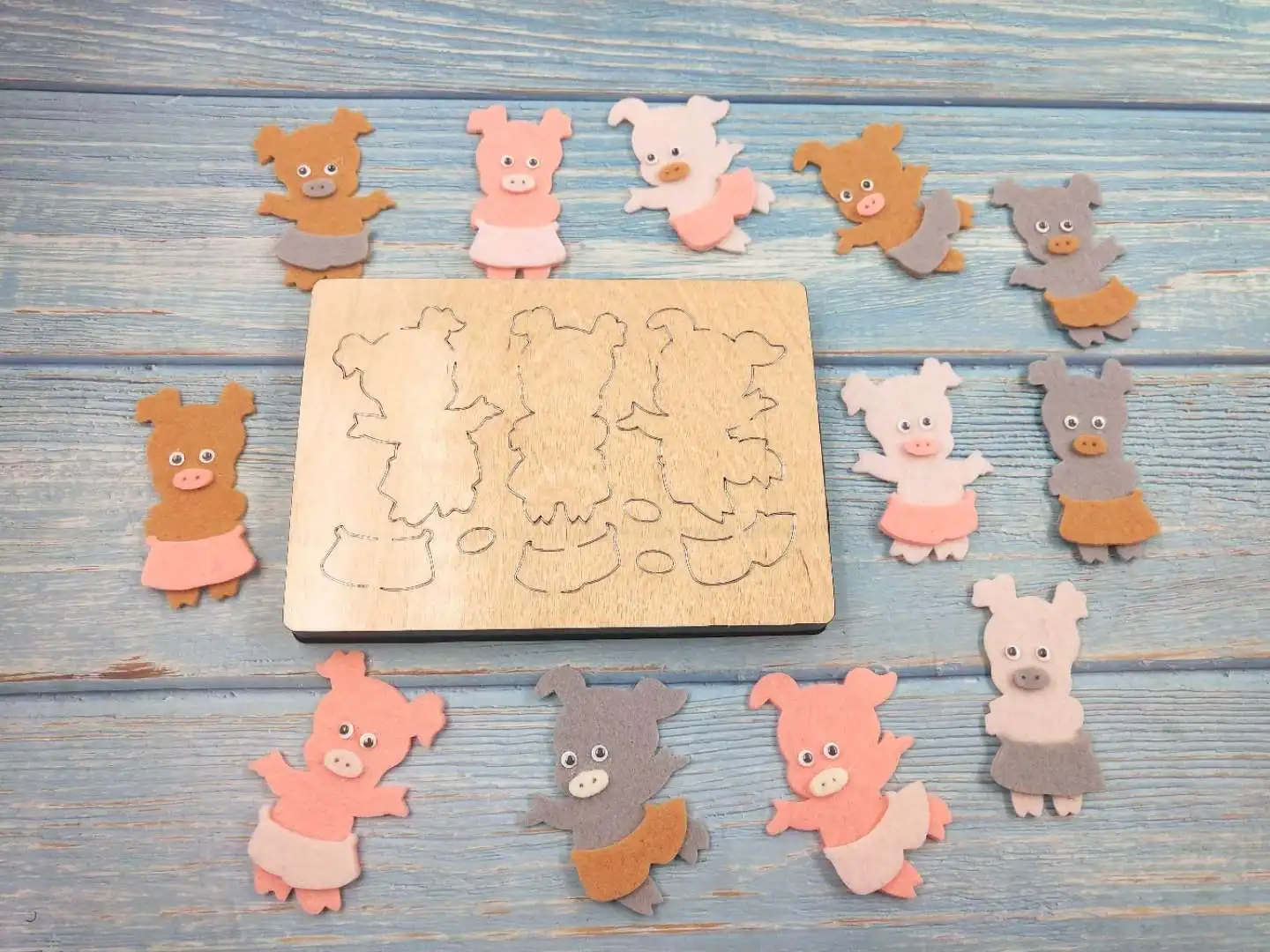 

Piggy die-cutting wooden mold scrapbook is suitable for most machines