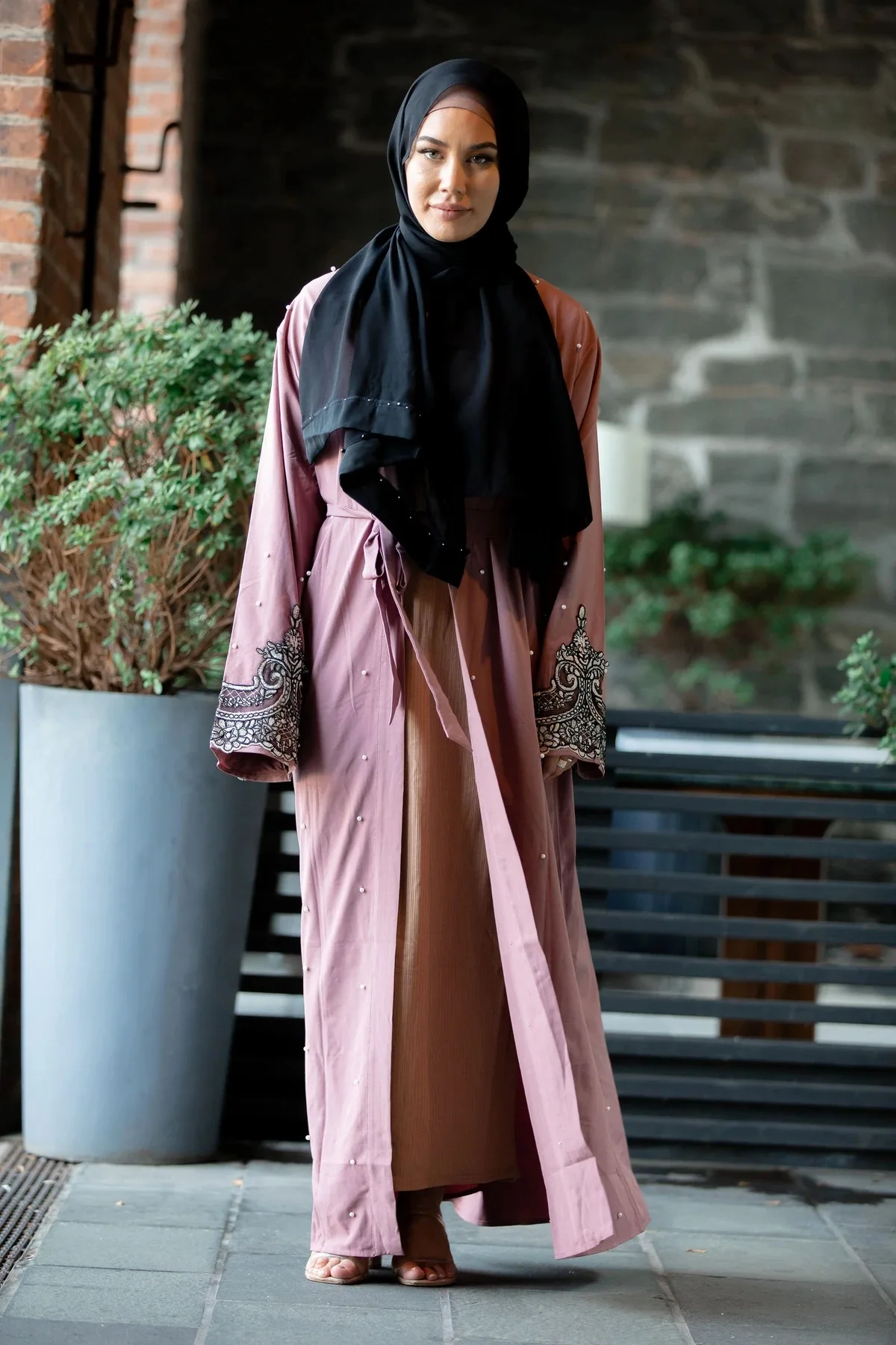 

Donsignet Muslim Dress Muslim Fashion Middle East Eid Duabi Abaya Turkey Robe Long Sleeve Embroidered Bead Robe Arab Cardigan