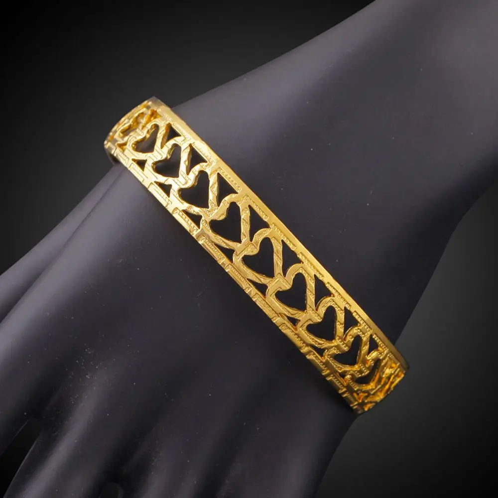 

The New Jewelry 18K Gold Filled Simple Hollow Heart-shaped Bangle