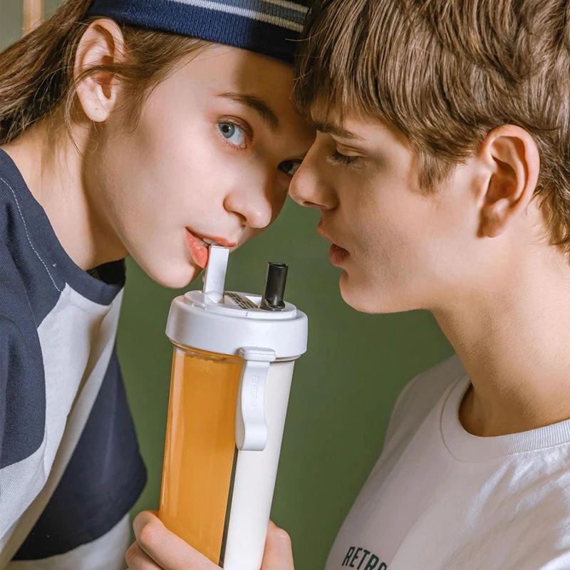 

YMEEI 600ML Dual Straw Separate Drink Water Bottle Portable Beverage Bottle Couples Food Grade Plastic Anti-leak Water Bottle