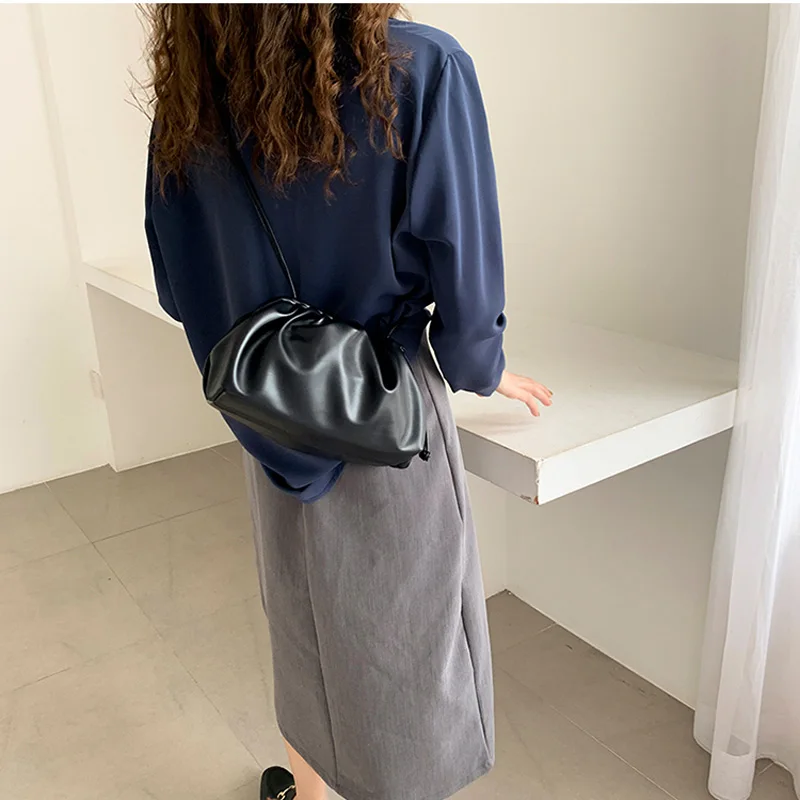 

Luxury Designer New Cloud Shape Women Day Clutch Bag Pleated Dumpling Shoulder Messenger Bag Small Cute Lady Crossbody Handbag
