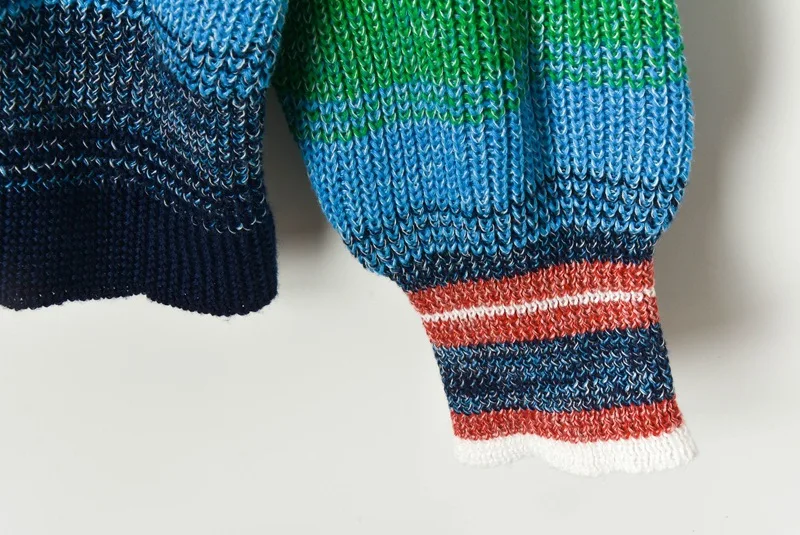 Женский полосатый пуловер с воротником-лодочкой разноцветный Радужный джемпер