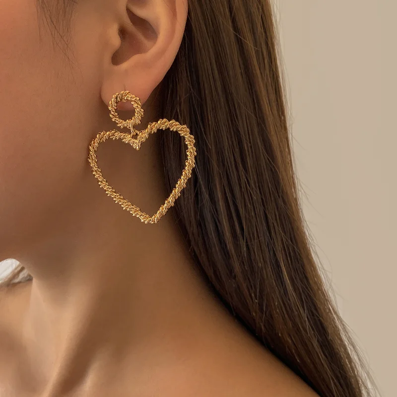 

Modern Jewelry Heart Earrings 2021 New Design Vintage Temperament Exaggerated Metal Drop Earrings For Women Party Gifts
