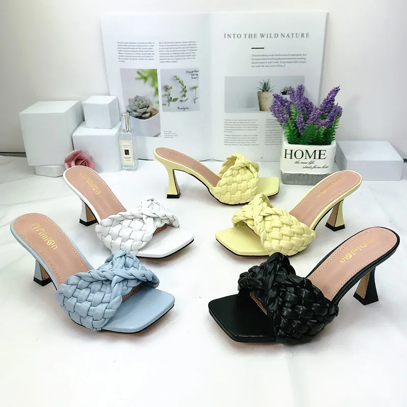 

Женские модные туфли на высоком каблуке