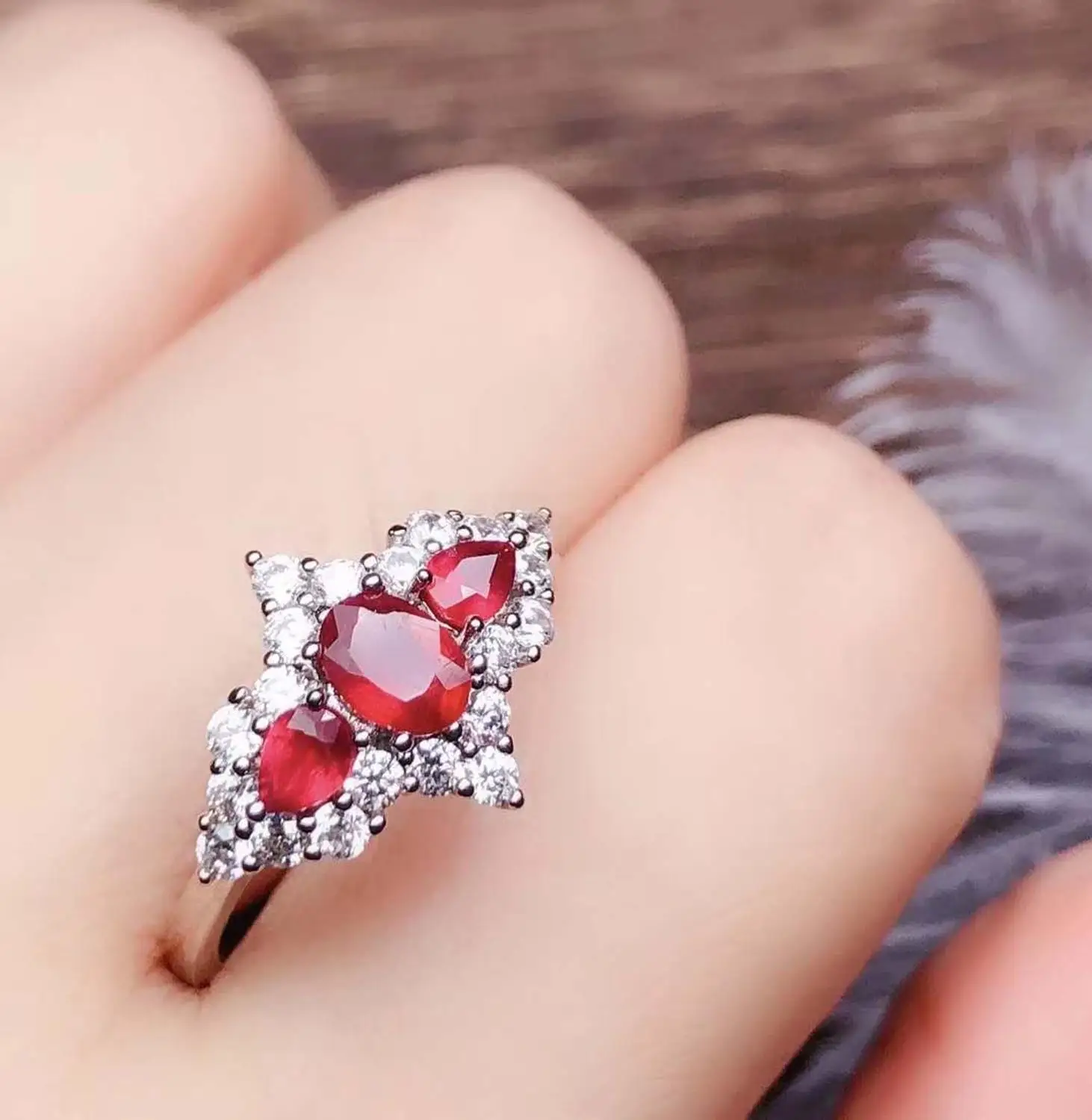 

Кольцо из серебра 925 пробы, с натуральным красным Рубином