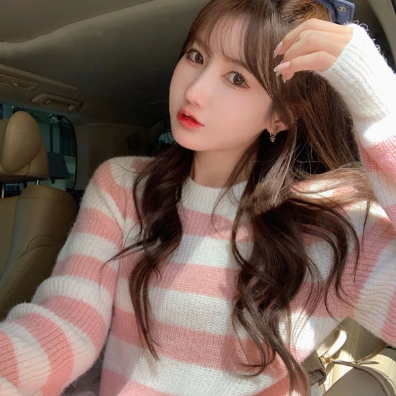 Свитер женский трикотажный с круглым вырезом базовый пуловер в полоску короткий