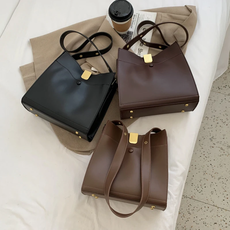 

[EAM] Women New Vintage Large Capacity PU Leather Flap Personality All-match Crossbody Shoulder Bag Fashion Tide 2021 18A1165