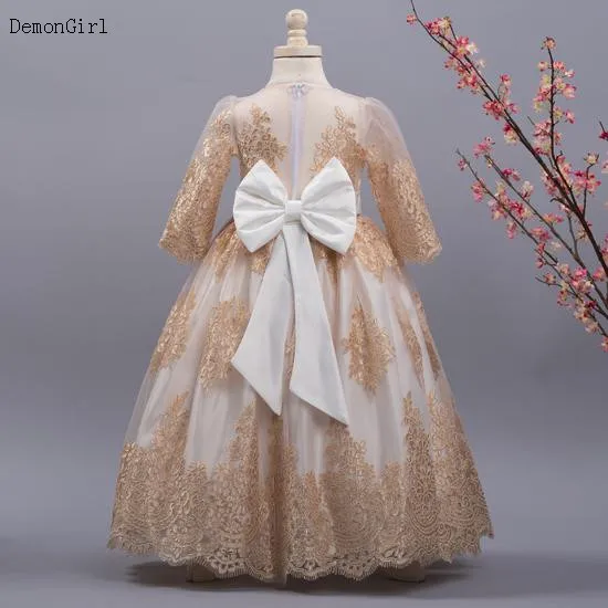 

Детское кружевное платье цвета шампанского для девочек