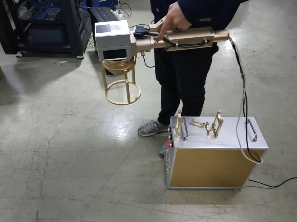 

e Mini 50W/100W Portable Fiber Laser Cleaner Rust Removal Laser Cleaning Machine