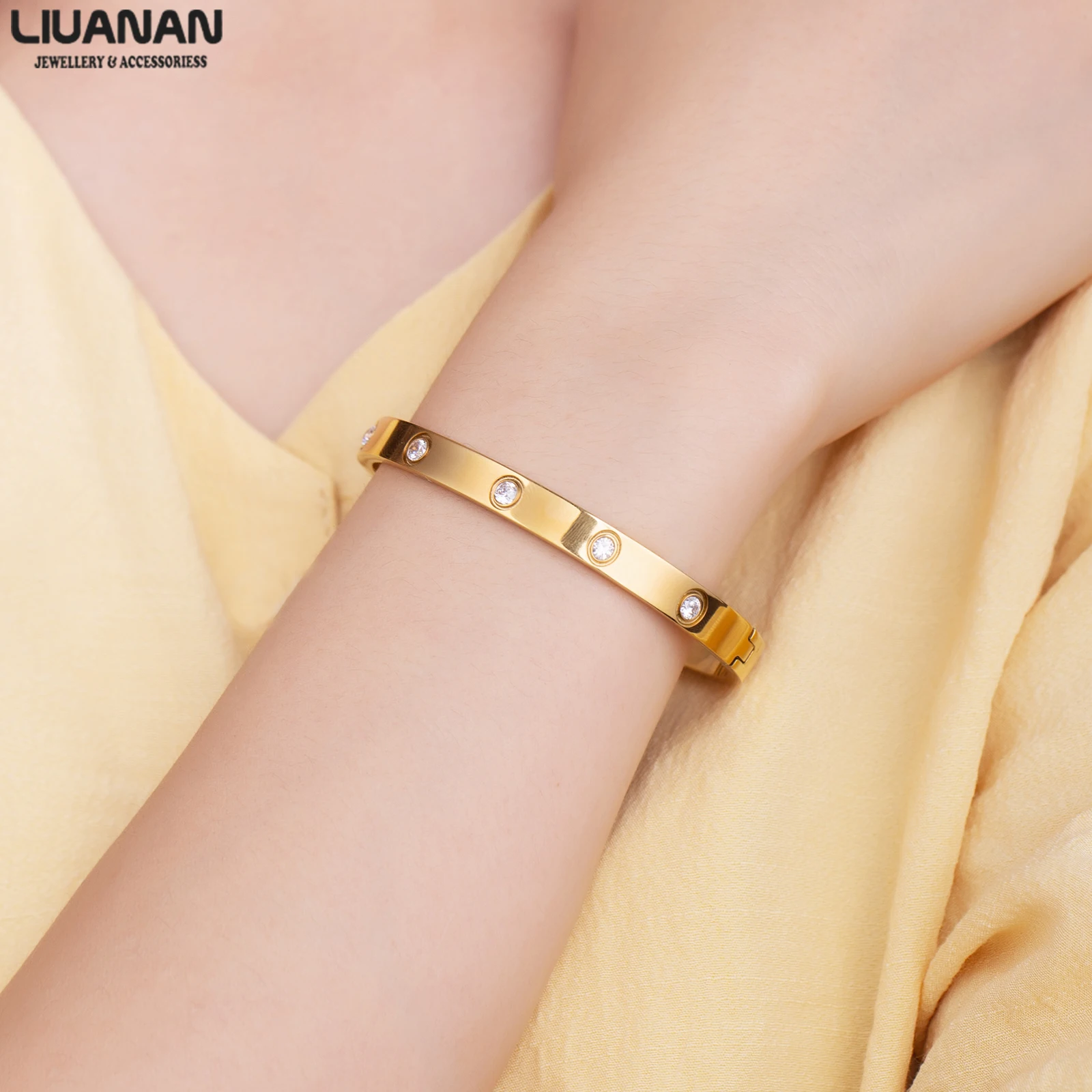 

Birthday Present Gold Charm Zircon Stainless Steel for Best Friends Closed Bracelet Diamond Women Party