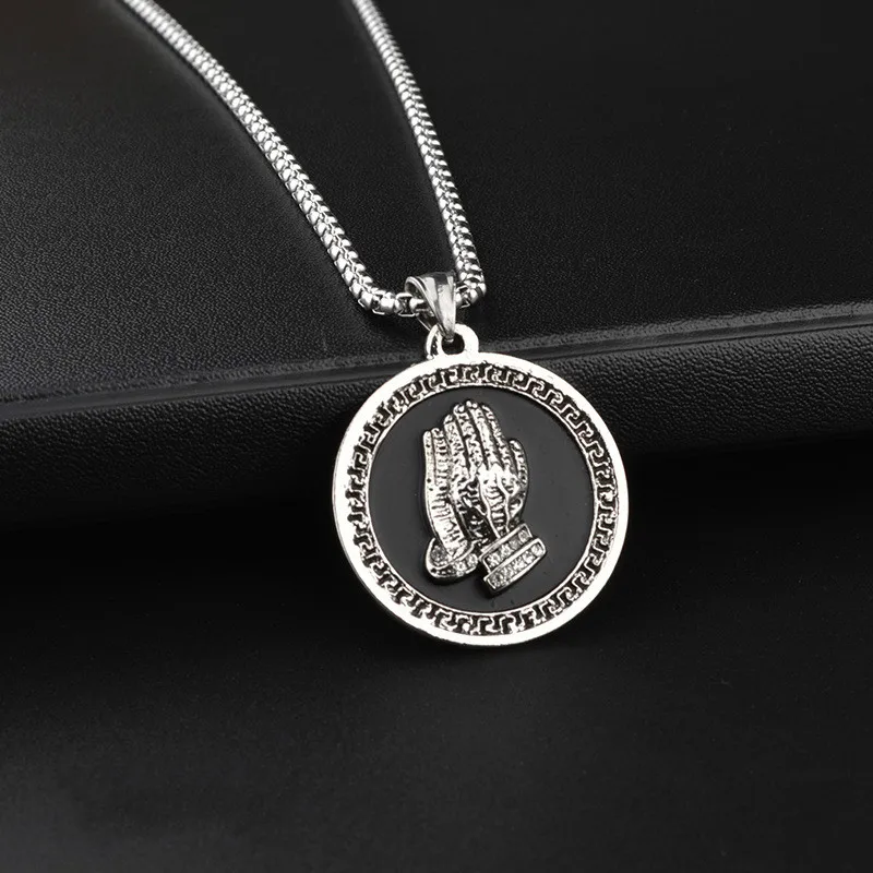 

Bergamot Pendant Necklace Stainless Steel Fashion Hiphop Chain Men and Women Disco Rap Jewelry Rock Band Nightclub Bar