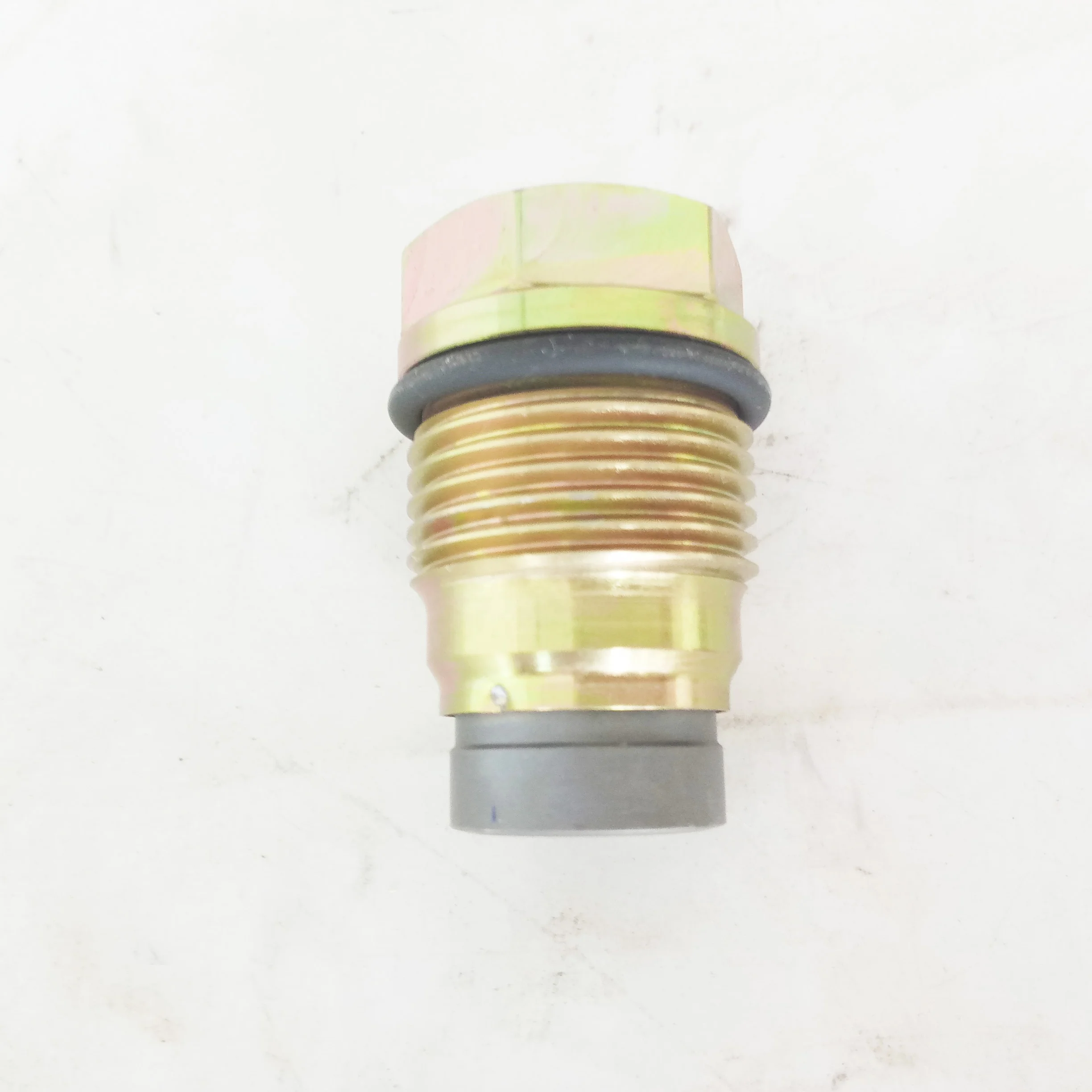 

Deutz TCD2012 common rail sensor 0281006425