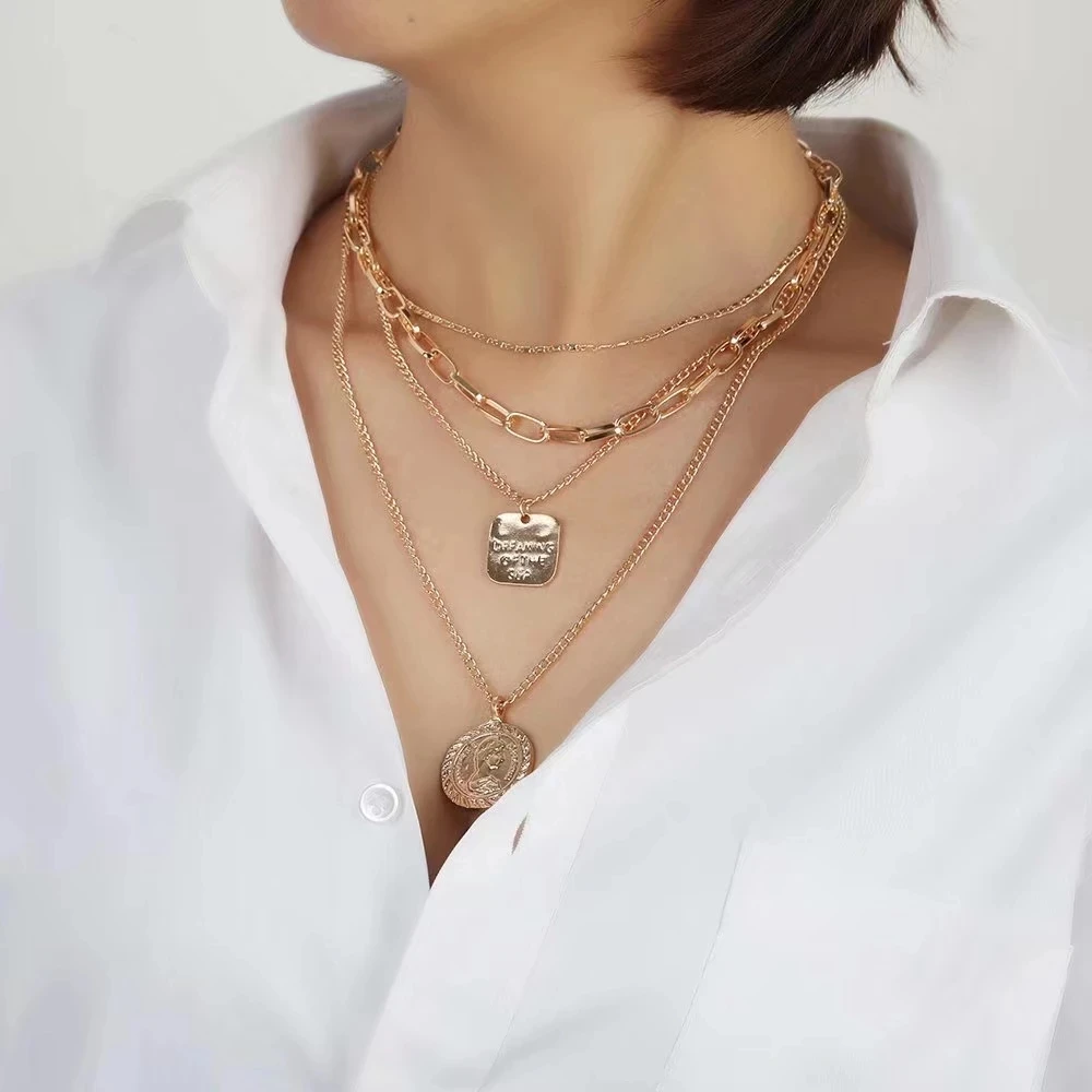 

New Gold And Silver Two-Color Star Coin Pendant Necklace Layered Necklace Ladies Fashion Necklace Jewelry Gift