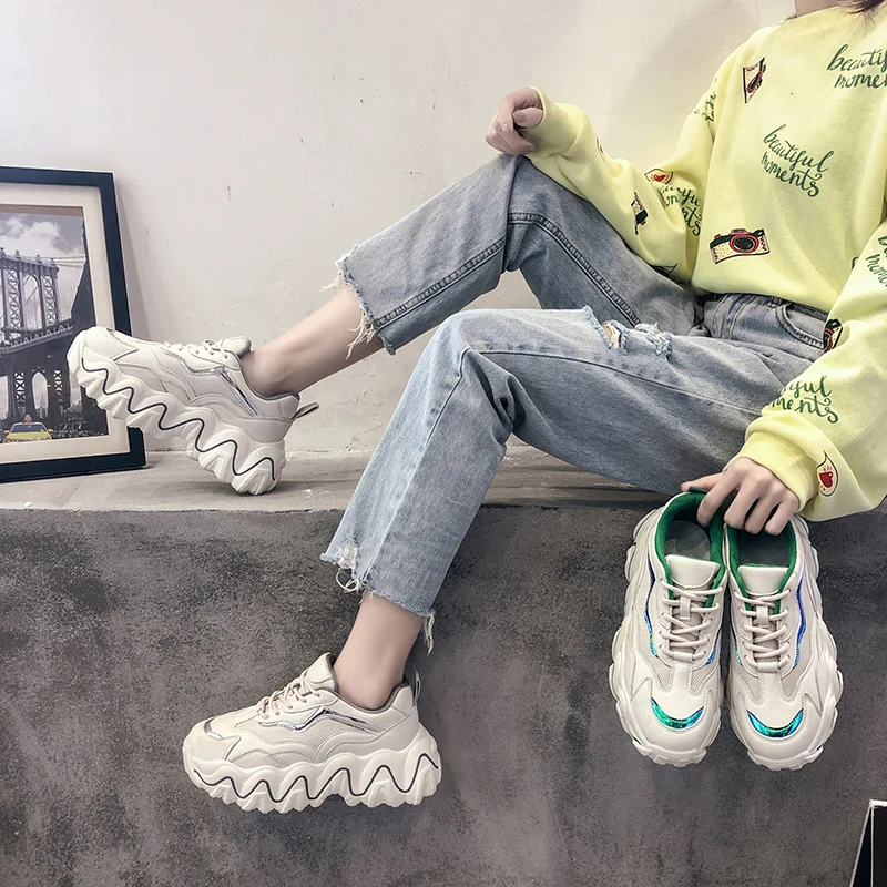 Женские кроссовки на толстой подошве Fujin белые разноцветные плоской обувь для