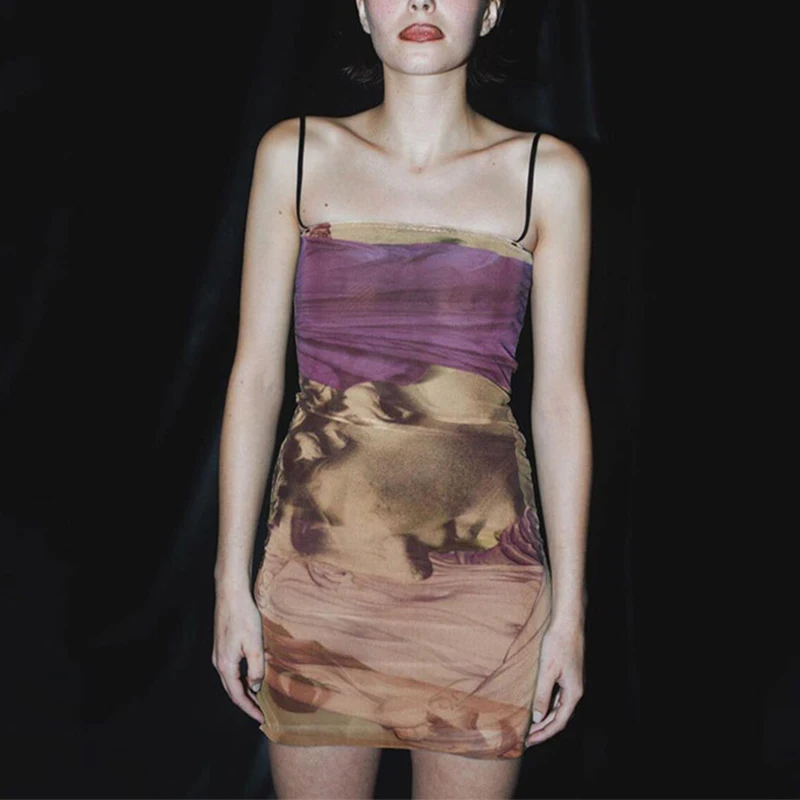 Женское платье на бретелях спагетти облегающее без рукавов с принтом в стиле