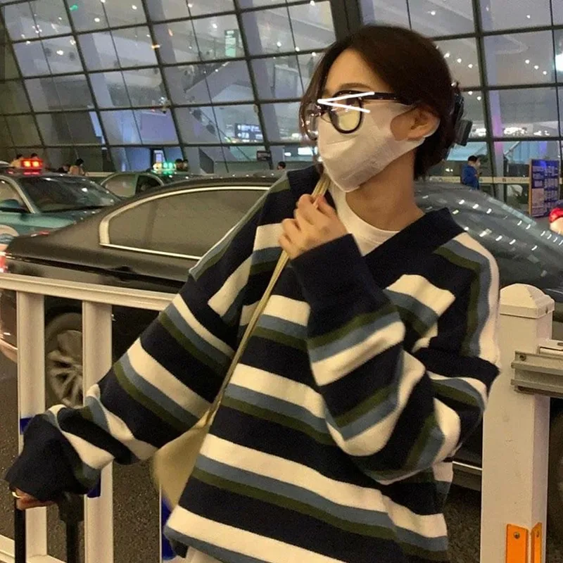 

Женский полосатый вязаный свитер с V-образным вырезом и длинным рукавом