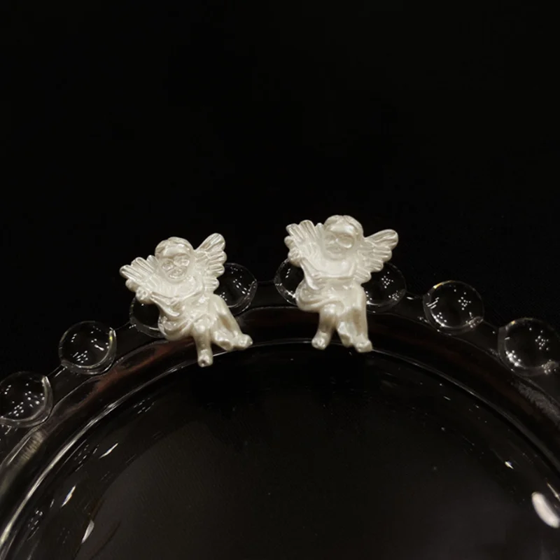 

Милые милые серьги-гвоздики из смолы с белыми купидонами, серьги-гвоздики, серьги-гвоздики с Богом любви, клипсы для ушей, женские серьги, по...