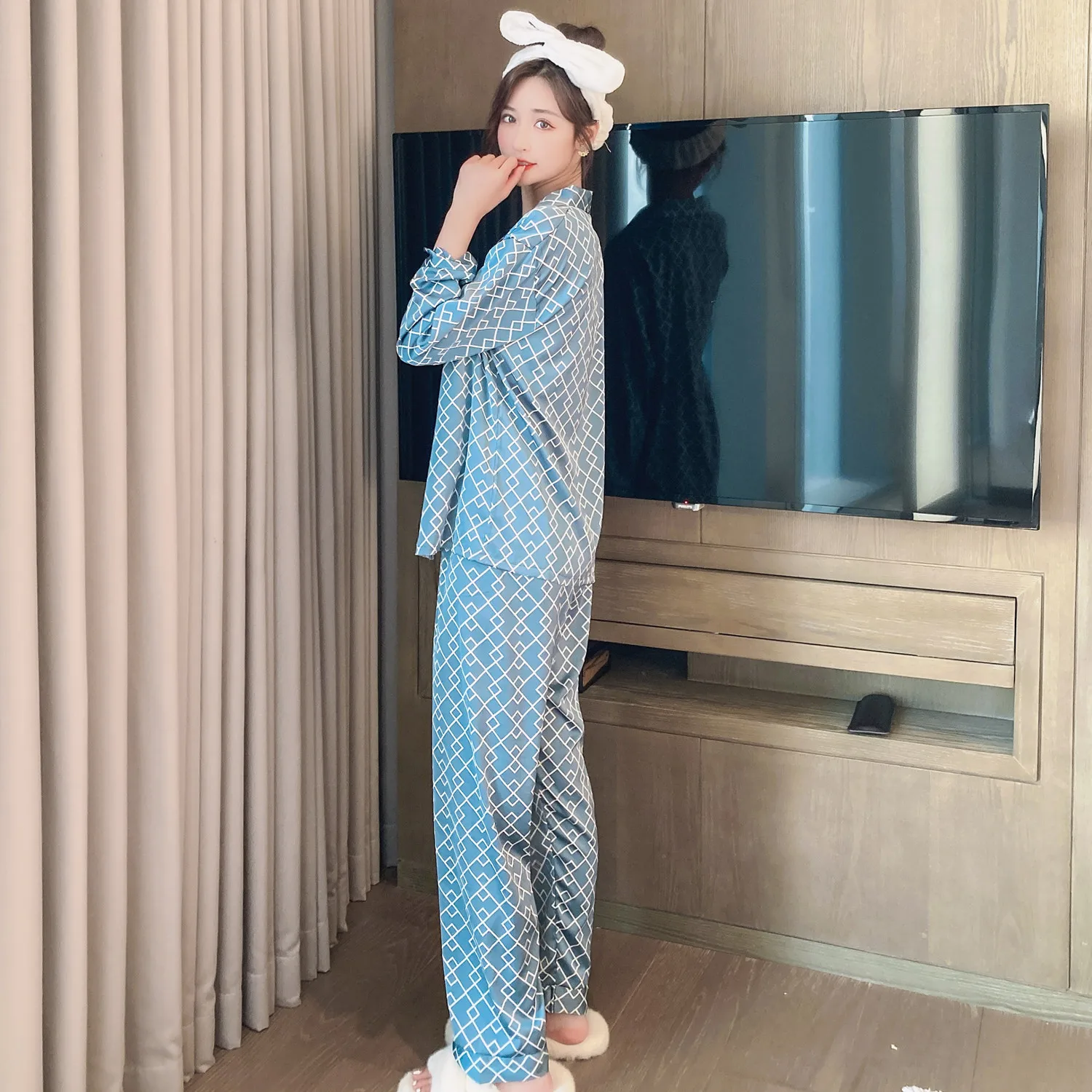 Snow and ice silk Pajama Set Women Sleepwear Spring Nighty Sexy Sleepwear Lapel Imitated Silk Fabric Plus Size Loose Version