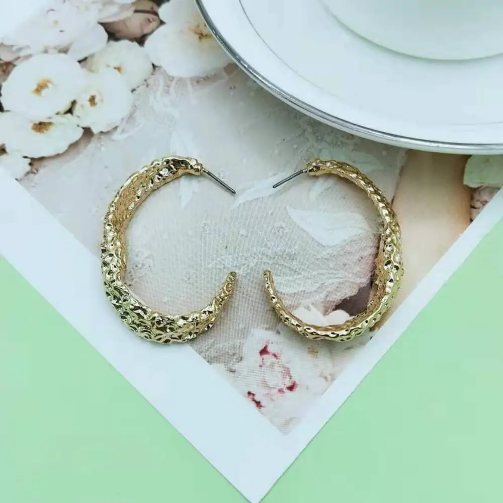 Модные женские сережки с покрытием золотого цвета хорошее качество нерегулярные