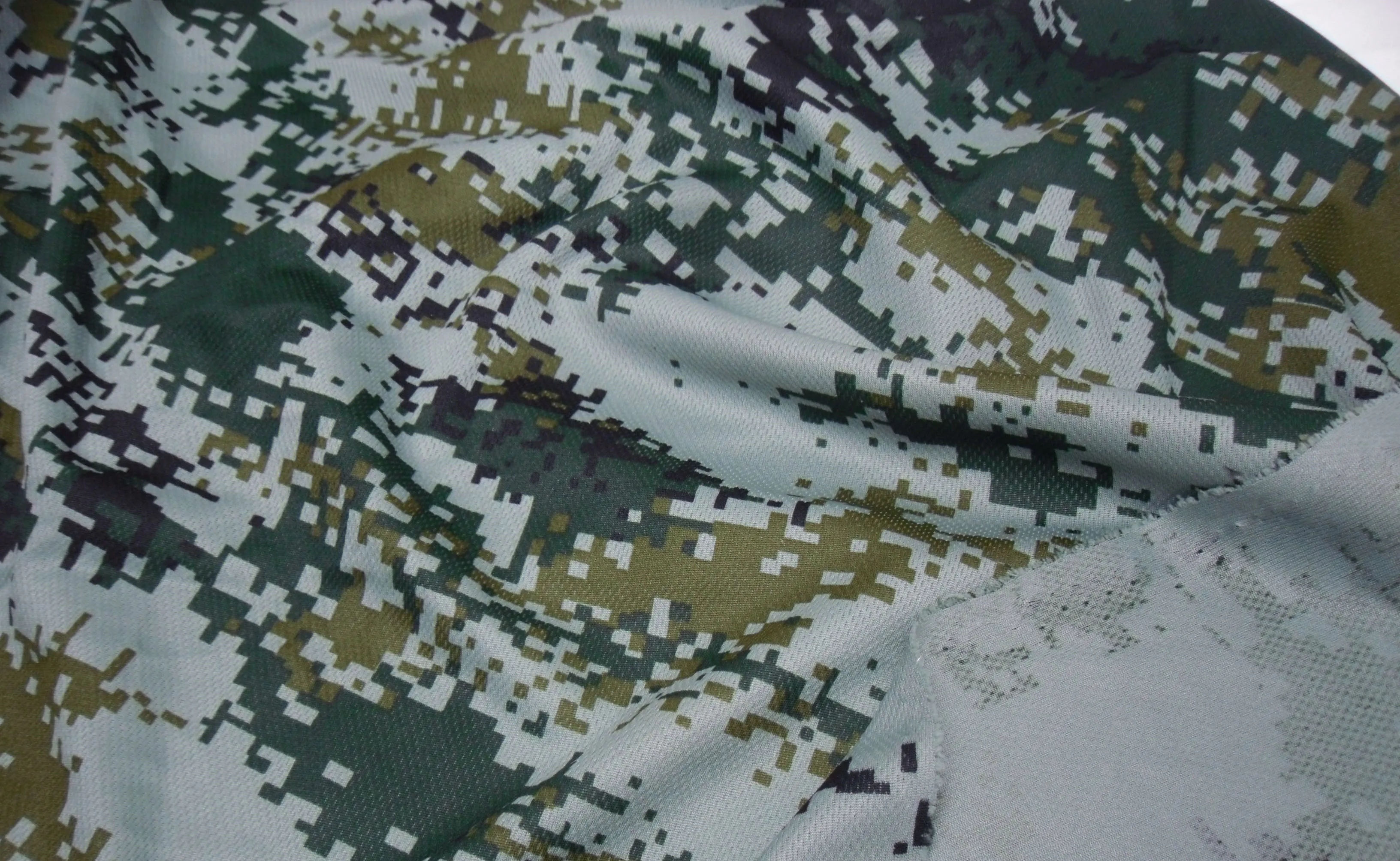 Зеленая мозаика трикотажная эластичная ткань цифровая камуфляжная хлопок