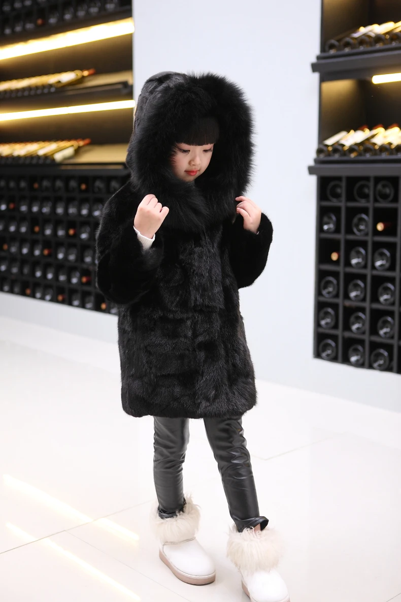 Шуба детская из натурального меха норки черного цвета с капюшоном лисьего теплая