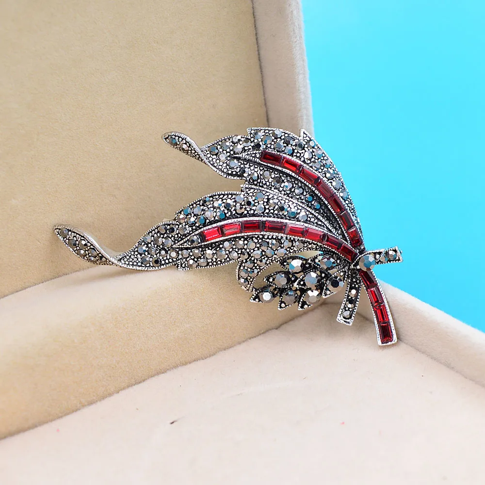 

CINDY XIANG Rhinestone Leaf Brooches For Women Vintage Black Color Korea Style Pin Brooch Winter Accessories Good Gift
