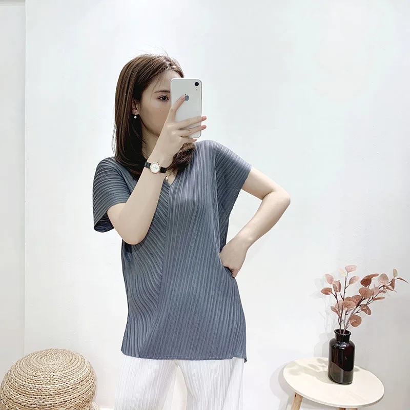

TVVOVVIN V-neck Pleated Sleeveless T-shirt 2021 Summer New Loose Large Size Solid Color Women's Fashion Top K7ZF