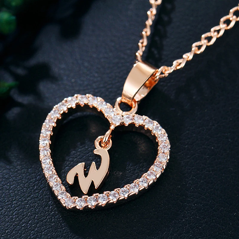 

Women Heart Letter Necklace with Diamond Rose Gold Alphabet Pendant Necklace Exquisite Birthday Valentine's Day Anniversary Gift