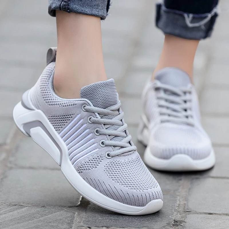 Кроссовки женские спортивные дышащие на шнуровке плоская подошва плетеные для