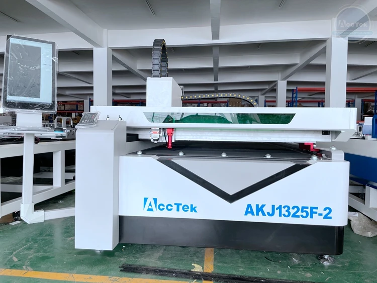 Two Laser Heads Fiber Cutting Machine Carbon 4X8ft CNC Cutter 1325 1530 |