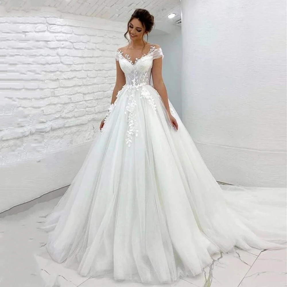 

Retro Lace Wedding Dress Princess Ball Gown Off The Shoulder Illusion Bridal Gowns Appliqued Covered Button Marriage Outfits