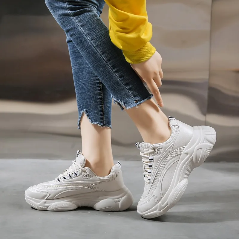 Новинка 2019 года белые женские кроссовки на массивном каблуке Повседневная