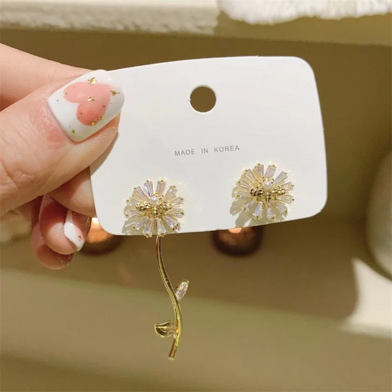 

14K Real Gold Electroplating Korea Cute Fresh Branches Crystal Daisy Earrings Asymmetric Flower Bee earrings for women