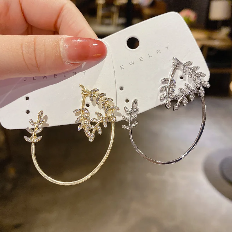 Женские простые серьги-гвоздики с фианитами изящные серьги листьями |