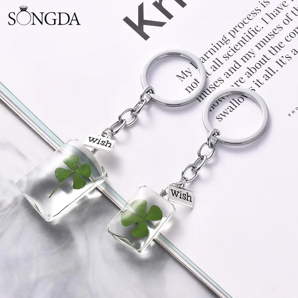 Брелок со стеклянной подвеской в виде четырехлистного клевера на удачу брелок с