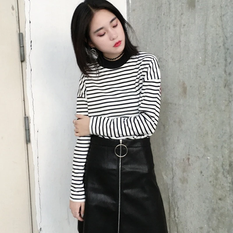 

2021 Autumn Women T Shirt Fashion Clothing Lady O Neck T-Shirt Causal Black White Strip Long Sleeve Top For Female