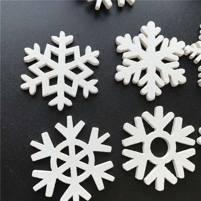 50pc 35mm Mix Shape Wooden White Snowflakes Christmas Ornaments Xmas Pendants New Year Christmas Decorations for Home