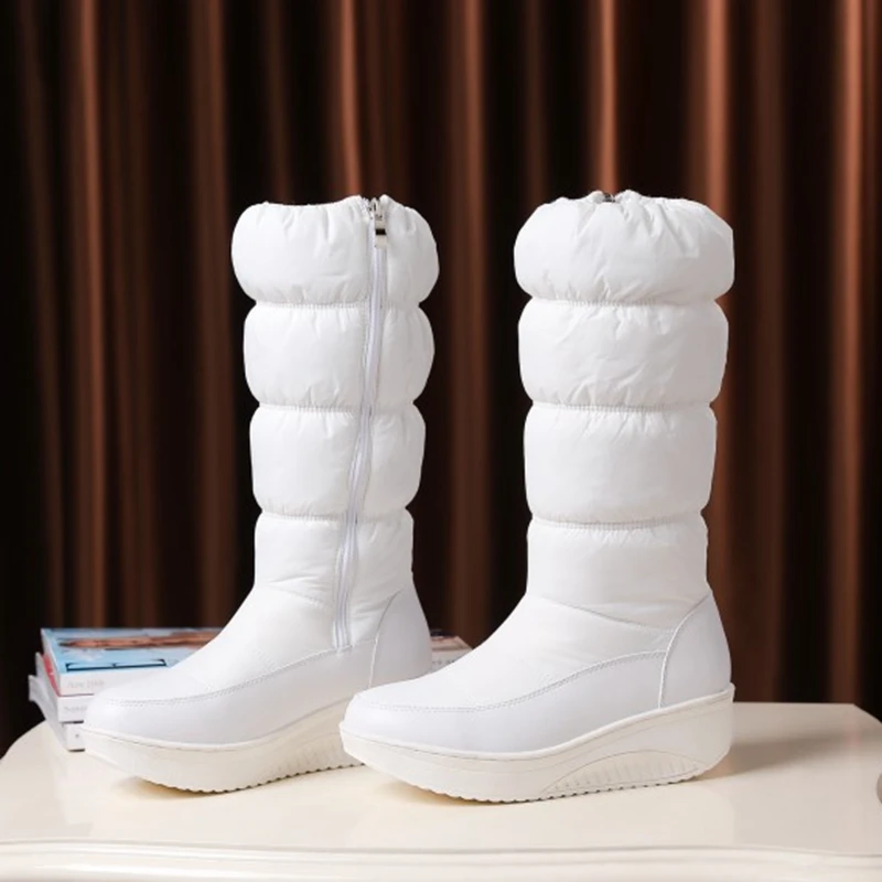 REAVE CAT/Большие размеры 35-44, новые зимние сапоги женские теплые водонепроницаемые сапоги на хлопковом пуху сапоги до середины икры на меху на платформе цвет черный, белый, синий