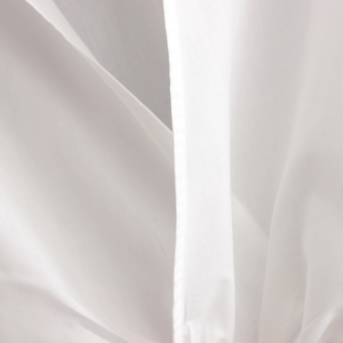 Женский короткий топ KEYANKETIAN двубортный белого цвета с V-образным вырезом и бантом