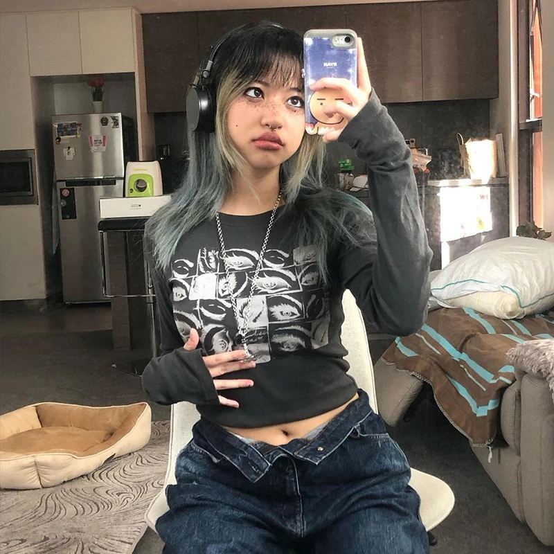 

WeiYao Streetwear Long Sleeve Graphic T Shirt Women Grunge Fairycore Crewneck Casual Tee Shirt Printed Y2K Harajuku Grey Tops
