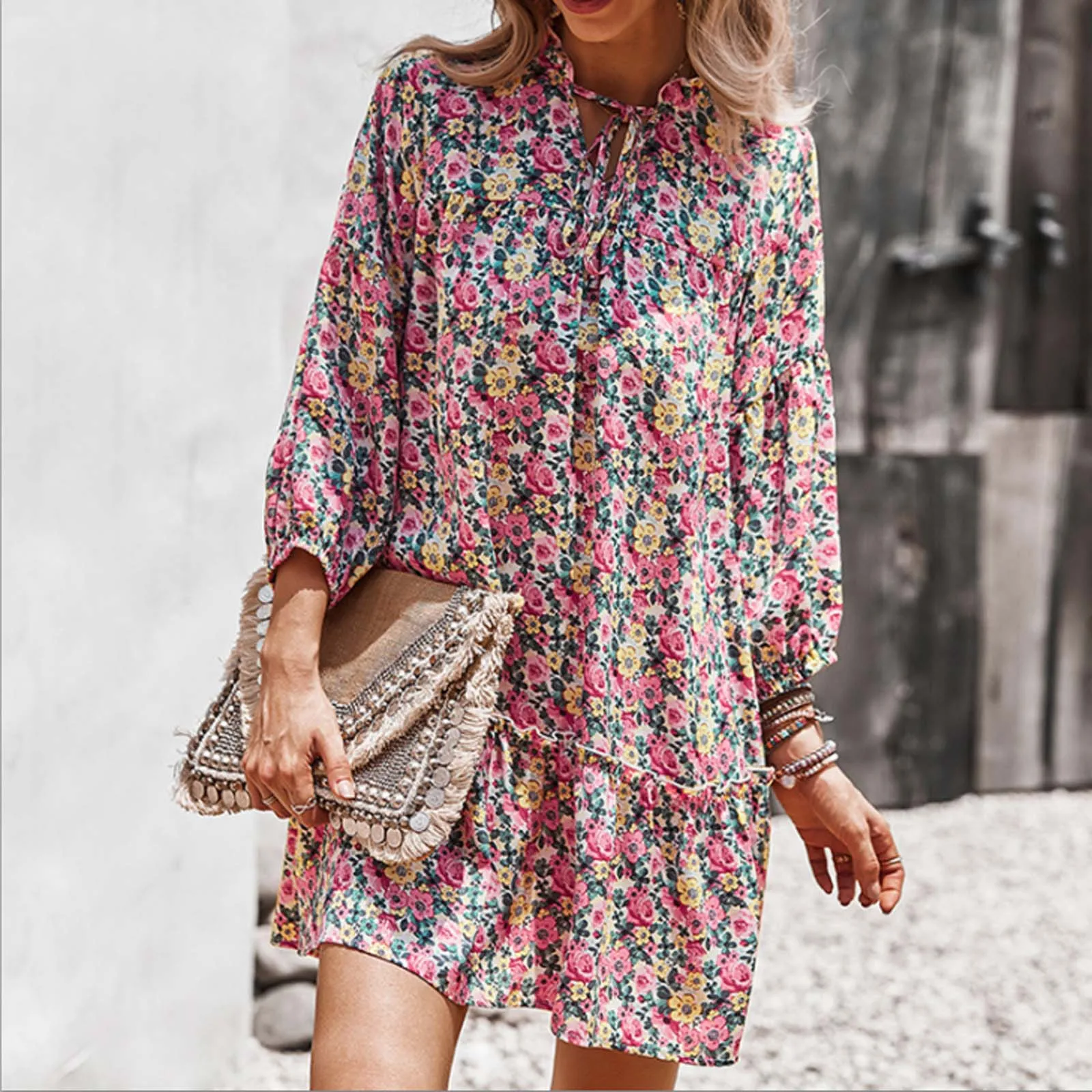 

Женское платье с длинным рукавом, V-образным вырезом и принтом