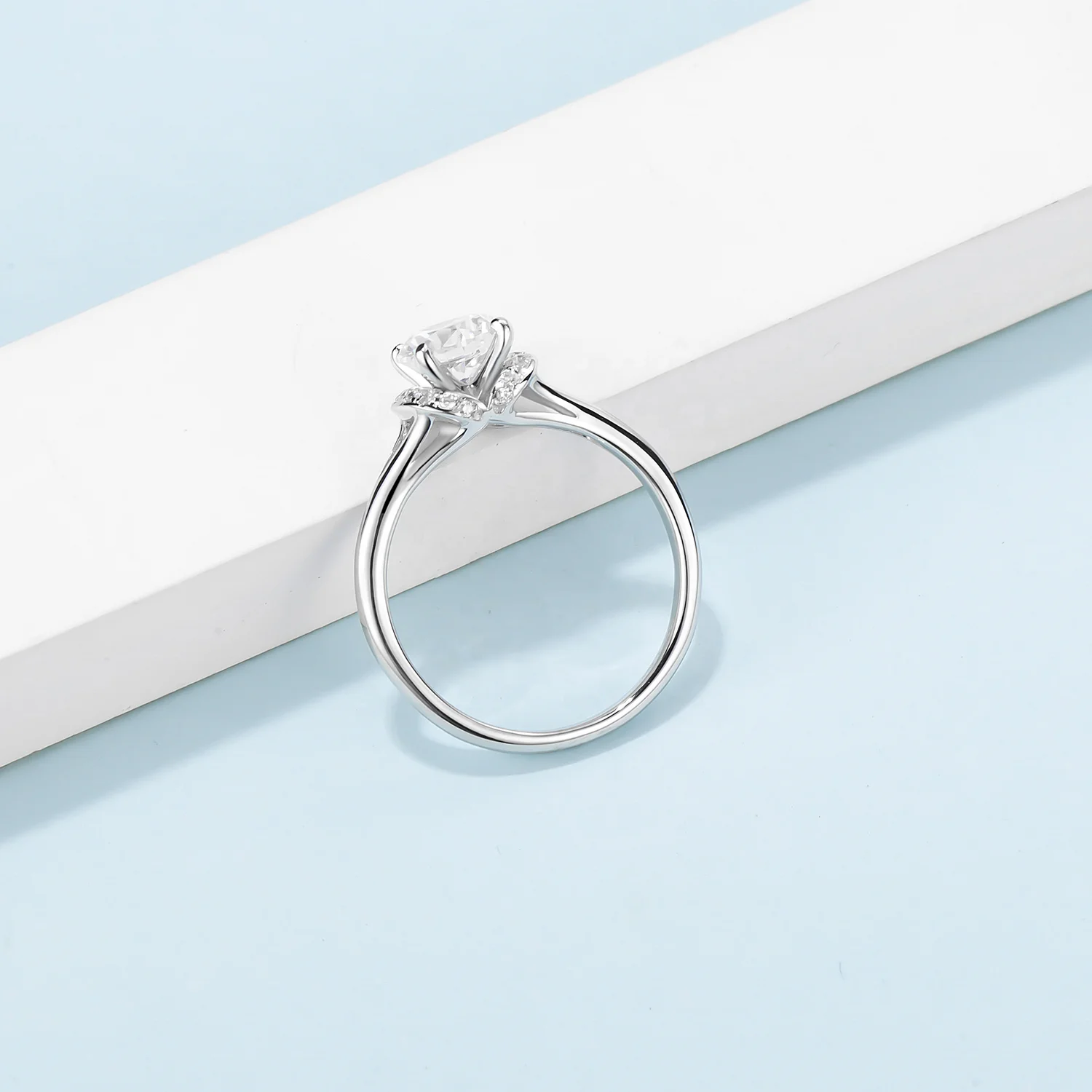 Женское кольцо из серебра 925 пробы с муассанитом | Украшения и аксессуары