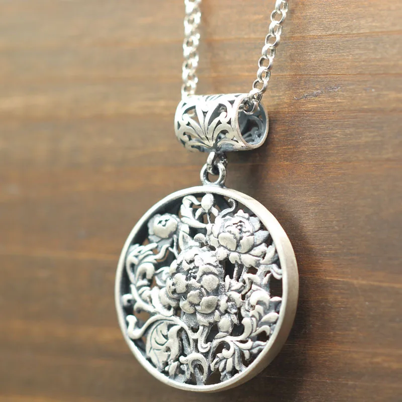 

Реальный S990 стерлингового серебра ретро матовый Национальный стиль выдолбленные для дам в возрасте пион кулон изысканный памятный подарок